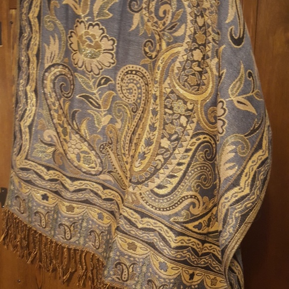Pashmina - Picture 2 of 3